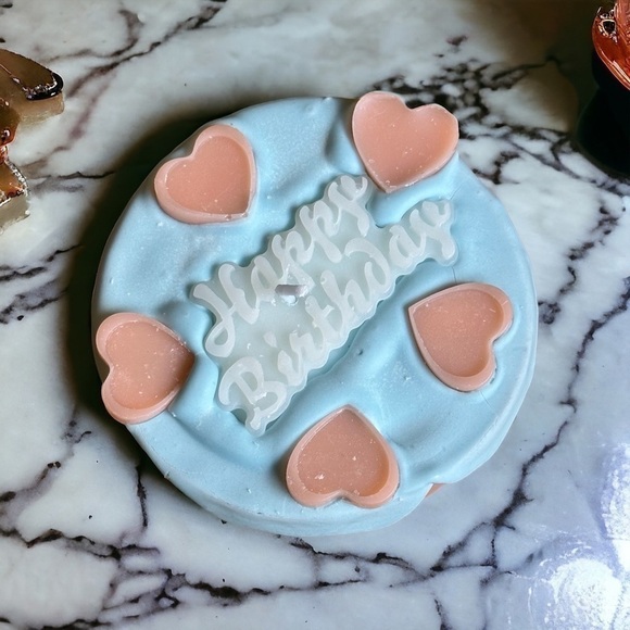 ⚠️SALE Candle // Handmade Happy Birthday Cake Shaped Soy Wax Candle - Picture 4 of 5